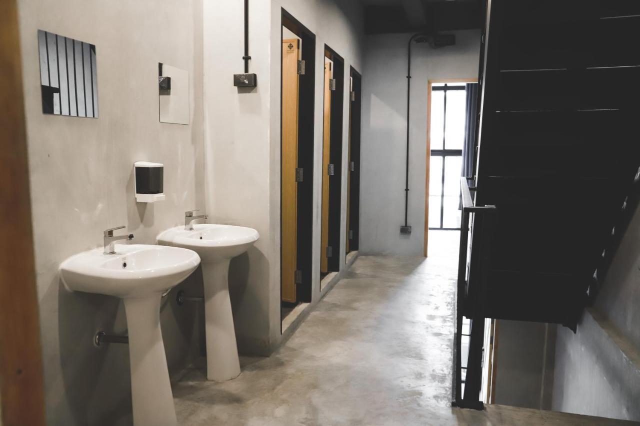 The Cube Hostel Khaosan Bangkok Exterior photo